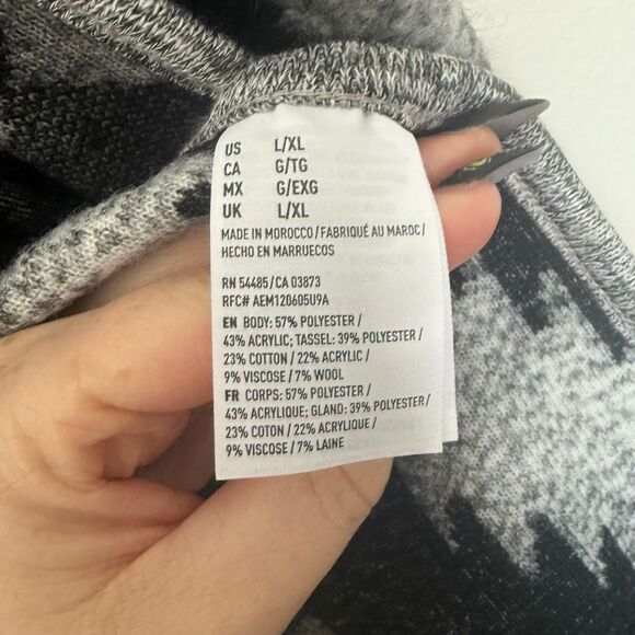 American Eagle Women’s Large/XL Fringe Aztec Open Cardigan - Picture 3 of 5